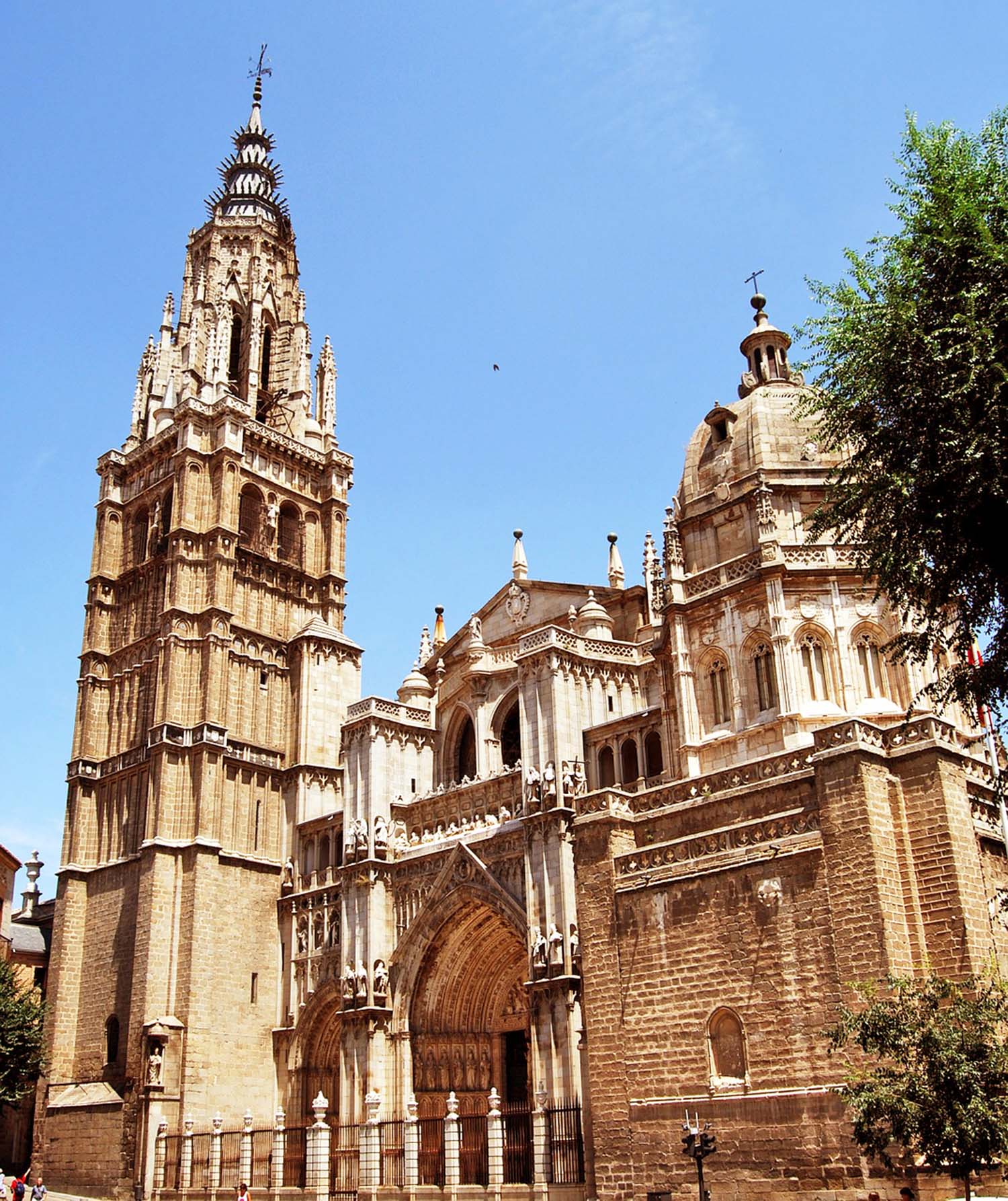 Toledo's Imposing Gothic Cathedral